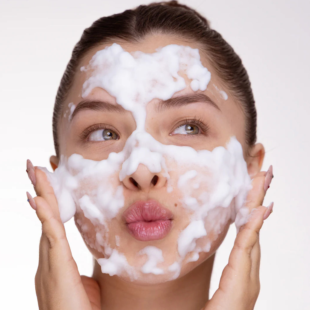 Limpiador Facial En Espuma Con Pepino Y Niacinamida - Adara